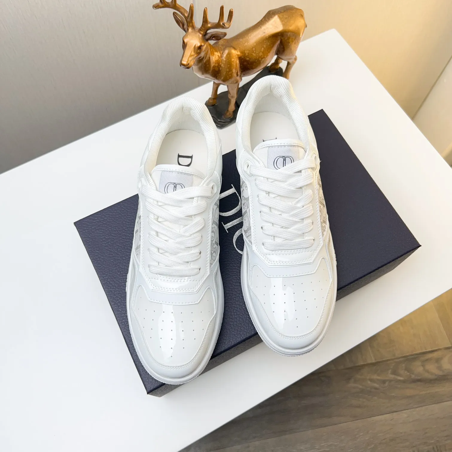 Men's Men's Shoes 💰400 [New] 🦩🦩Dior - Low-top sneakers 2025 spring men's collection new arrivals [Celebrate][Celebrate][Celebrate], reinterpret the basketball shoe design and become a classic Dior item [Strong][Strong][Strong], crafted in black and cream white smooth cowhide with beige suede, leather display on the side The CD logo, tongue, sole and back side are decorated with various distinctive details to enhance the style[666][666], while eyelet details, topstitching and rubber panels highlight the dynamic charm of its athletic style[strong][strong][strong]. It has a two-color rubber sole, which can be matched with various clothing to create a refined look. Size: 38 to 44 (45 can be customized